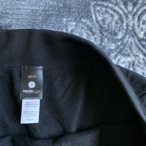 Electric Yoga Black Solid Seamless Leggings XS/S - Picture 3 of 7